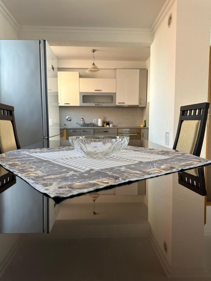 Spacious 3-Bedroom Condo Next To City Center Pristina Exterior foto
