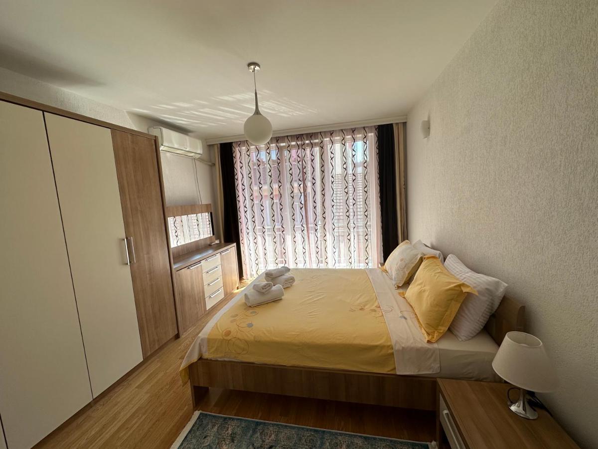 Spacious 3-Bedroom Condo Next To City Center Pristina Exterior foto