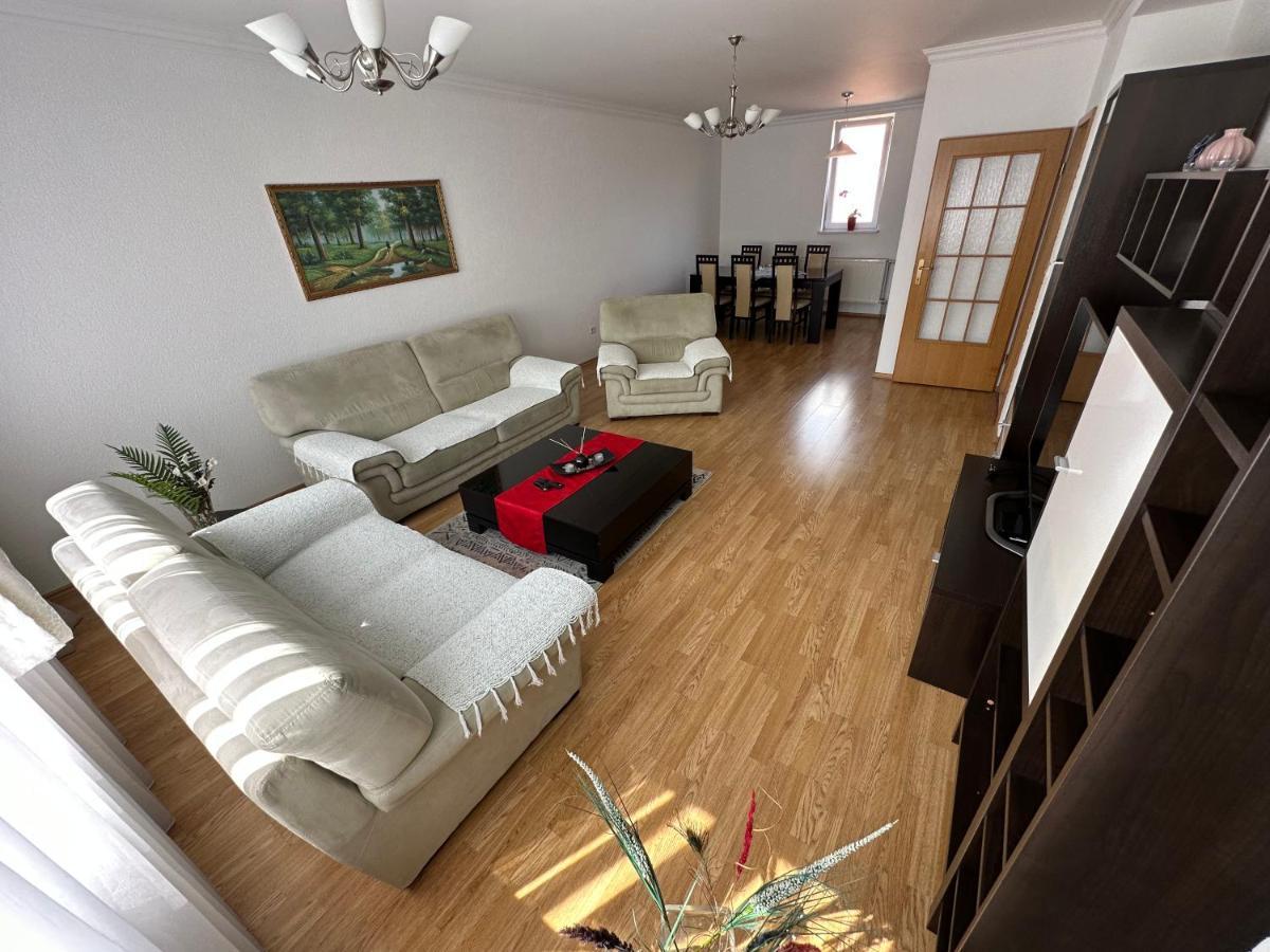 Spacious 3-Bedroom Condo Next To City Center Pristina Exterior foto