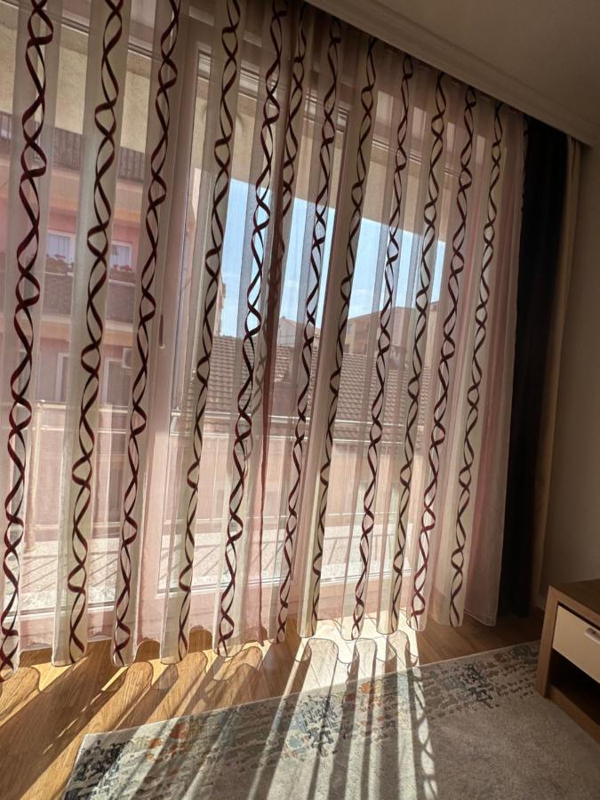 Spacious 3-Bedroom Condo Next To City Center Pristina Exterior foto