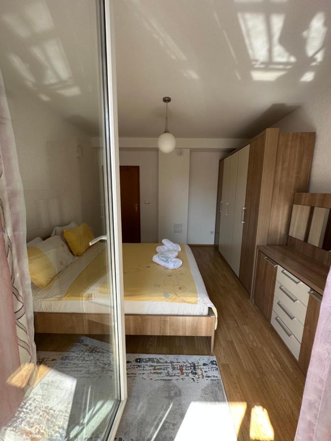 Spacious 3-Bedroom Condo Next To City Center Pristina Exterior foto